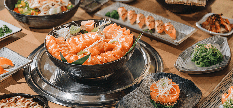 Amai Sushi Quận 7 món sushi cá hồi tươi ngon hấp dẫn