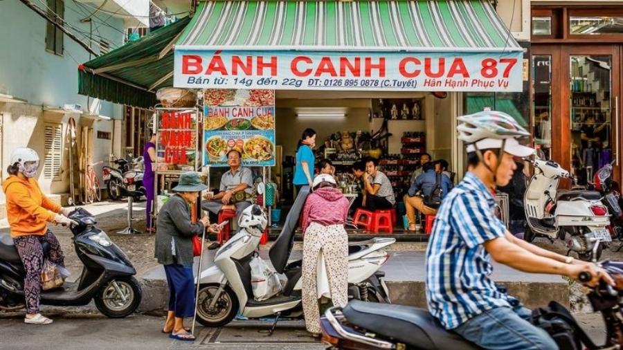 bánh canh ba thao quận 7 quán đông khách vào buổi tối