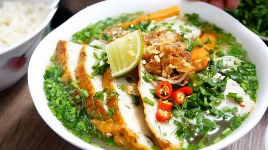 Bánh canh bột gạo chả cá Cô Ba quận 7 ngon