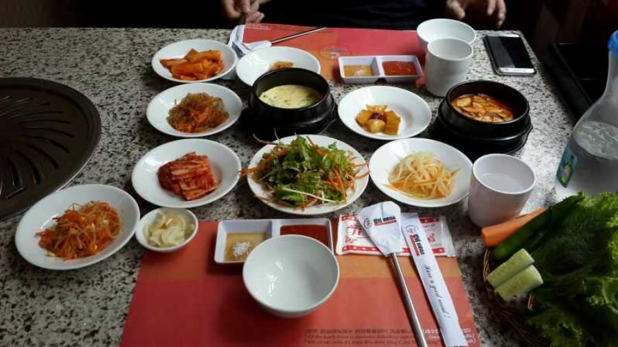 Mon bibimbap va tokbokki hap dan tai quan nuong Samwon quan 7