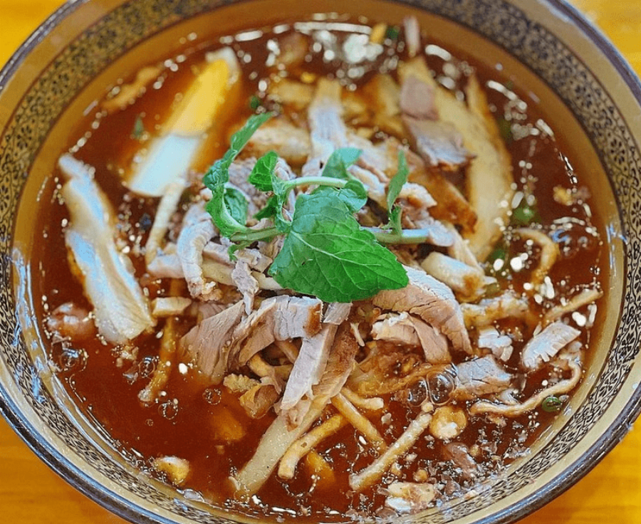 rau-song-an-kem-bun-bo-hue-duyen-mai