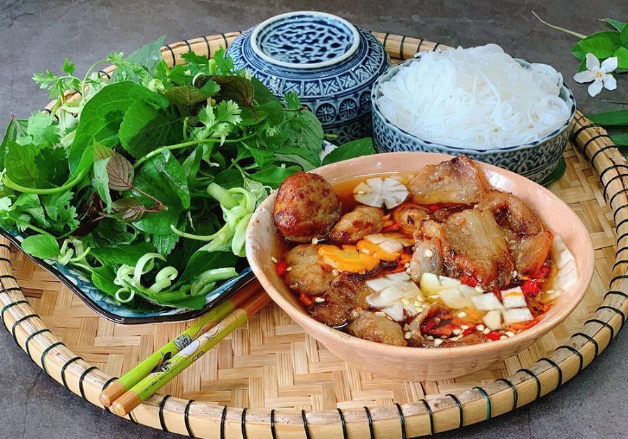 Bún Chả Cá Lã Vọng Quận 7: Hương Vị Hà Nội Giữa Sài Thành