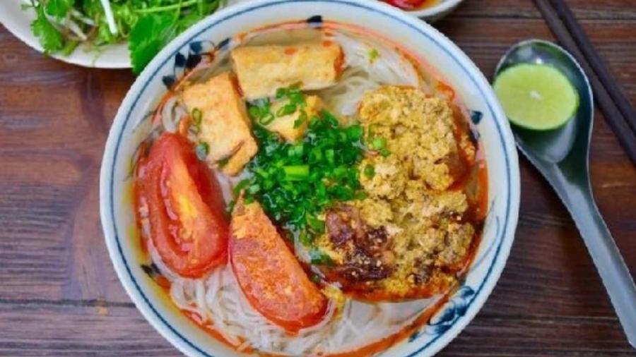 bun rieu co huong beo nuoc dung