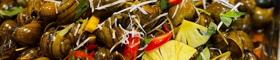 Các món ăn vặt hấp dẫn tại quán ốc tao quận 7