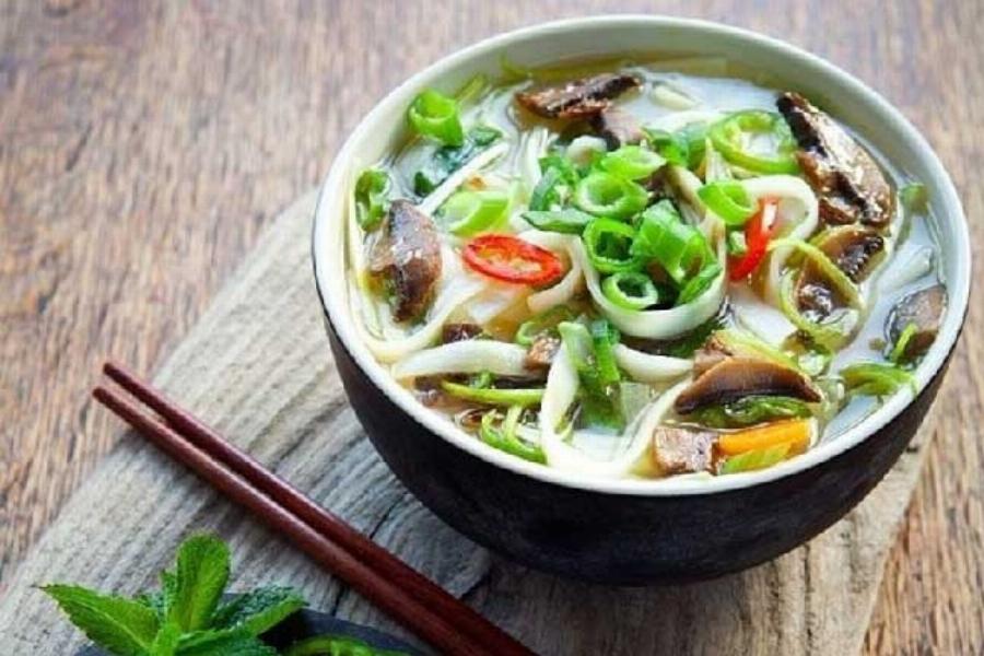 Phở 24 quận 7, nước dùng trong, thơm ngon, đậm đà hương vị Hà Nội