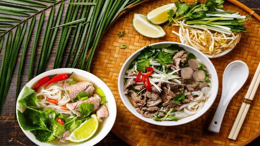 Phở bò quận 7 với một tô đầy ắp thịt bò ngon.