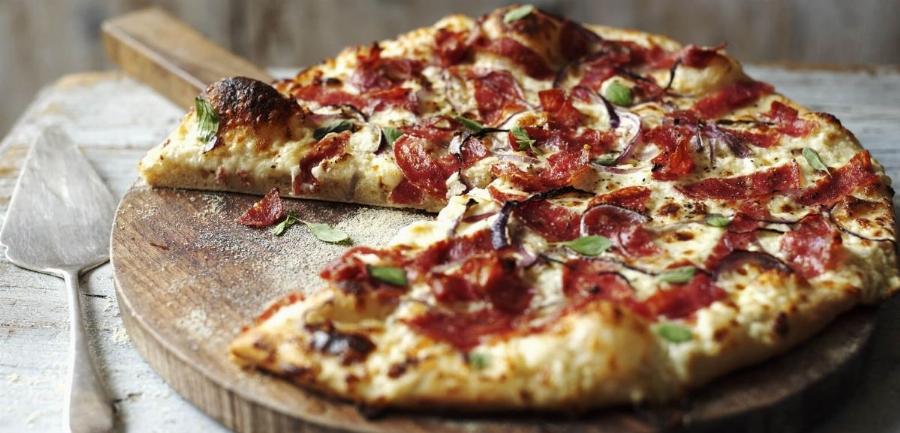 trải nghiệm ăn pizza margherita quận 7 cùng bạn bè rất vui vẻ