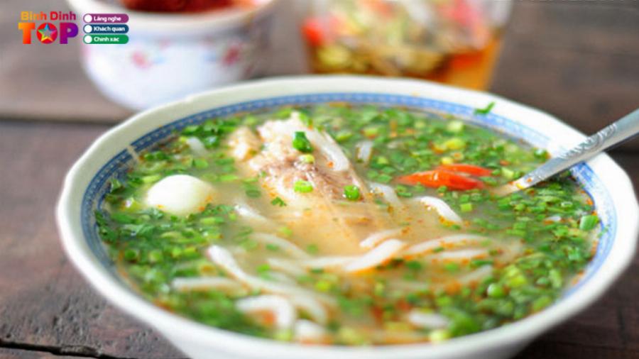 quan banh canh gia dinh dong khach