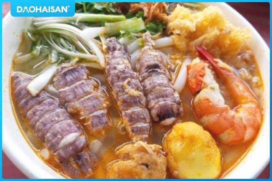 Tôm tít trong món bánh canh tại quận 7 tươi ngon và chắc thịt