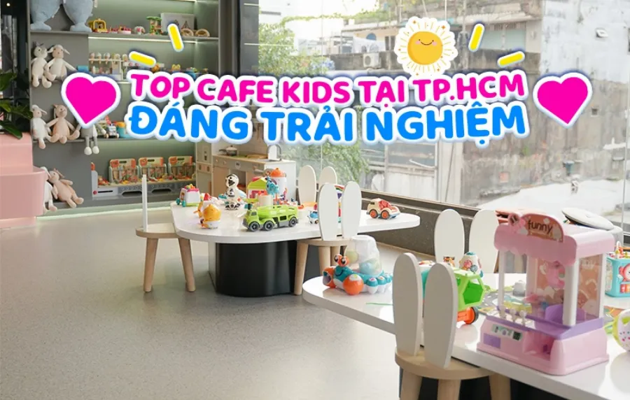 Trẻ em chơi lego tại một quán cafe