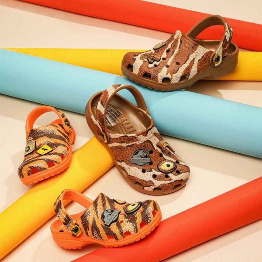 Bộ sưu tập Jibbitz đa dạng để trang trí Crocs tại Parc Mall