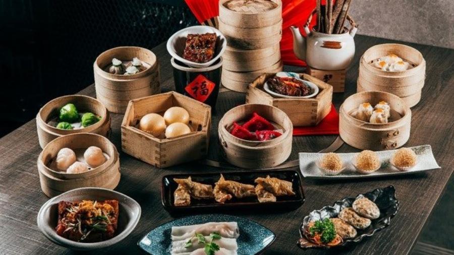 Ảnh chụp một số cửa hàng Mixue trên khắp Việt Nam, cho thấy sự phủ sóng rộng khắp của thương hiệu