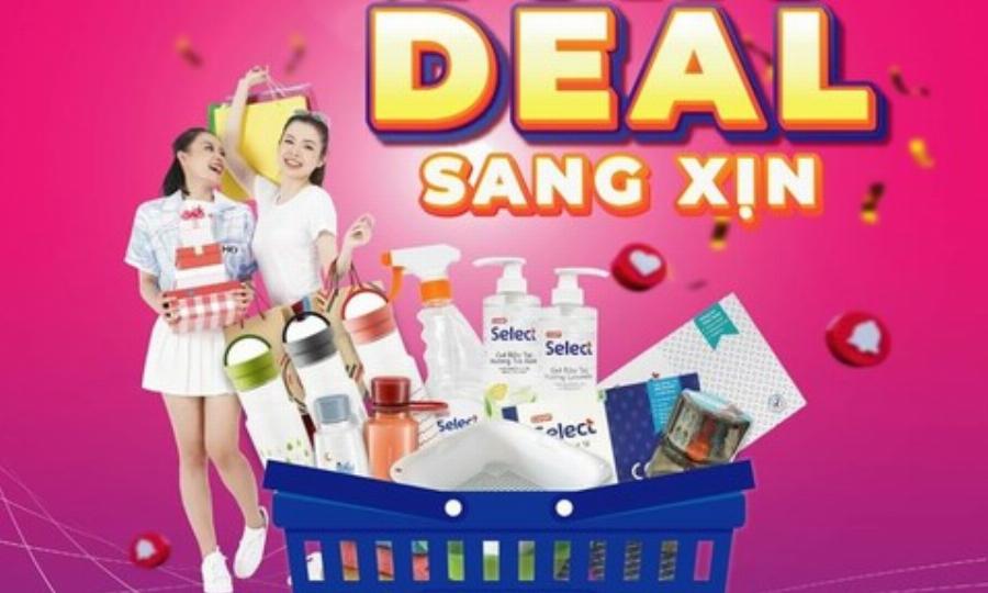 Nhân viên Co.opmart Nha Trang tư vấn nhiệt tình cho khách hàng