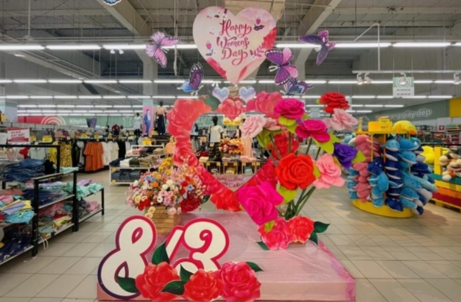 Khu vực đồ gia dụng tại Co.opmart Quận 1 với đa dạng sản phẩm và mẫu mã