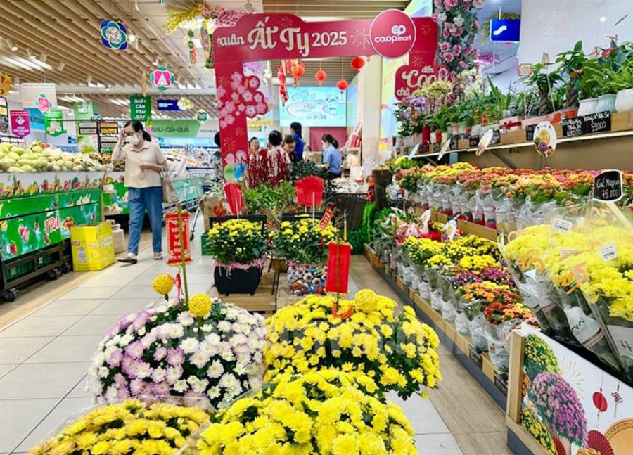 Hình ảnh Co.opmart Xa Lộ Hà Nội trưng bày các sản phẩm OCOP địa phương