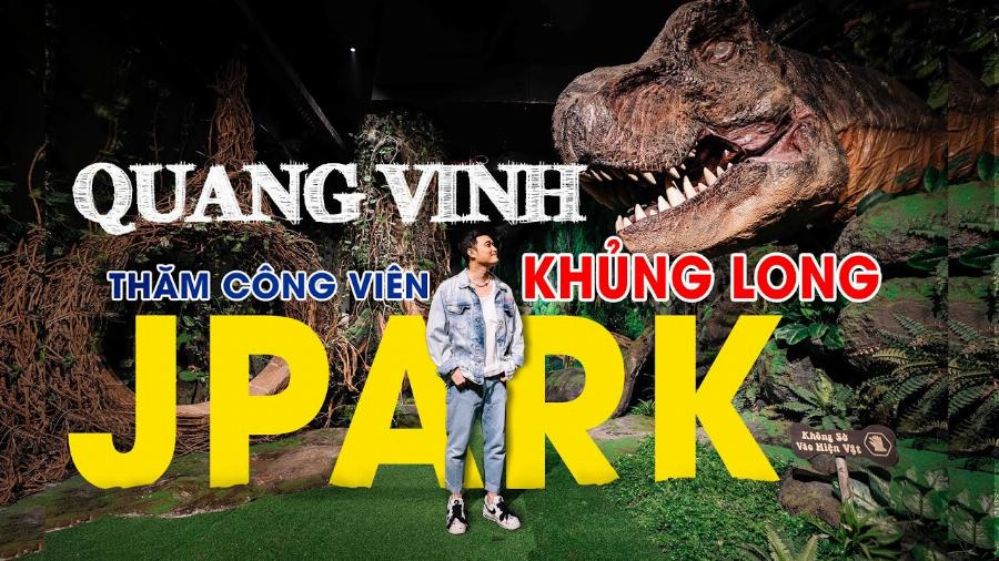 Gia đình vui vẻ tham quan công viên khủng long Gigamall