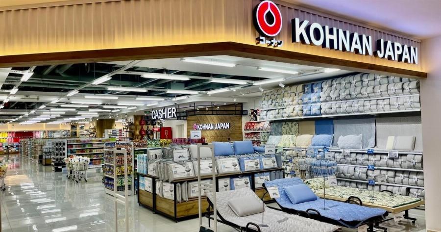 Hình ảnh mặt tiền cửa hàng H&M tại Vincom Plaza Hạ Long với logo nổi bật và không gian trưng bày thu hút