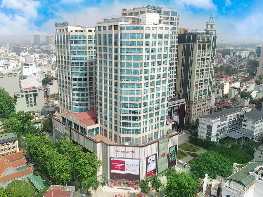 Không gian trưng bày vali Samsonite sang trọng và hiện đại tại trung tâm thương mại Vincom Plaza Huế