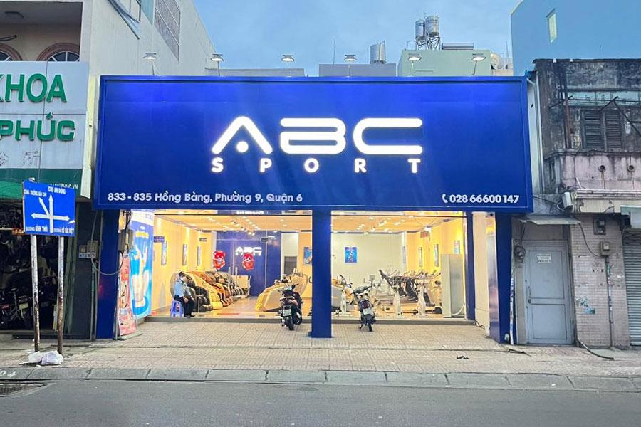 Ghế massage Kingsport 4D cao cấp trưng bày tại showroom Quận 6 với nhiều tính năng hiện đại