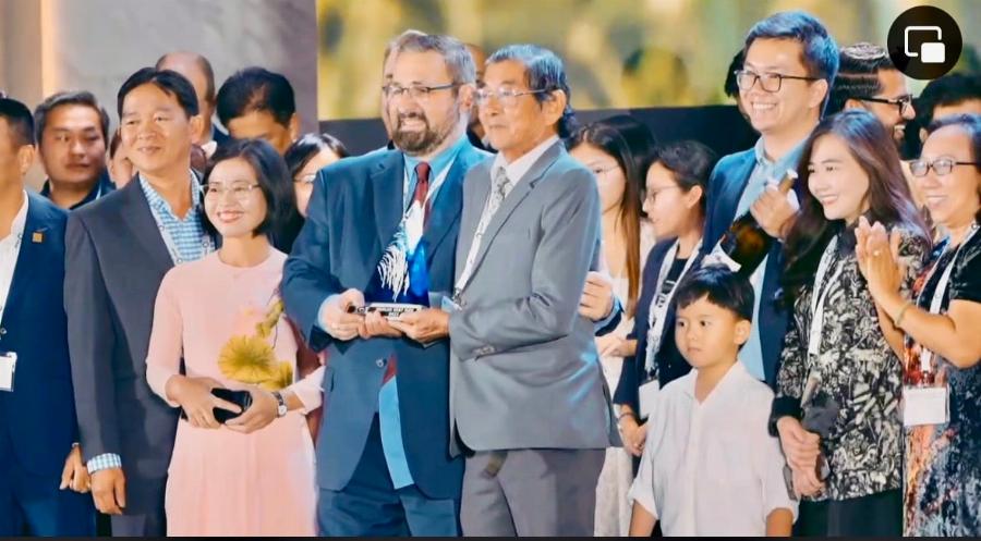 gio-hang-day-ap-cac-san-pham-chat-luong-tu-coopmart