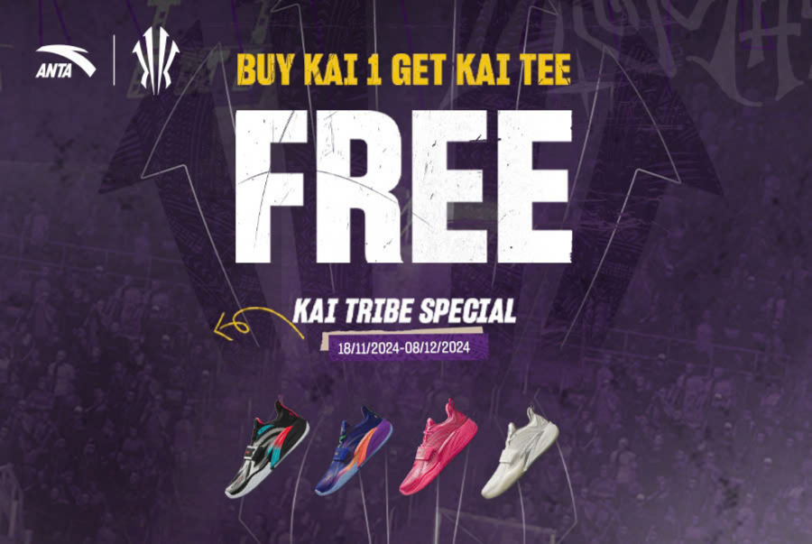 Khách hàng đang xem và lựa chọn các sản phẩm quần áo thể thao tại cửa hàng Anta Vincom Thái Bình