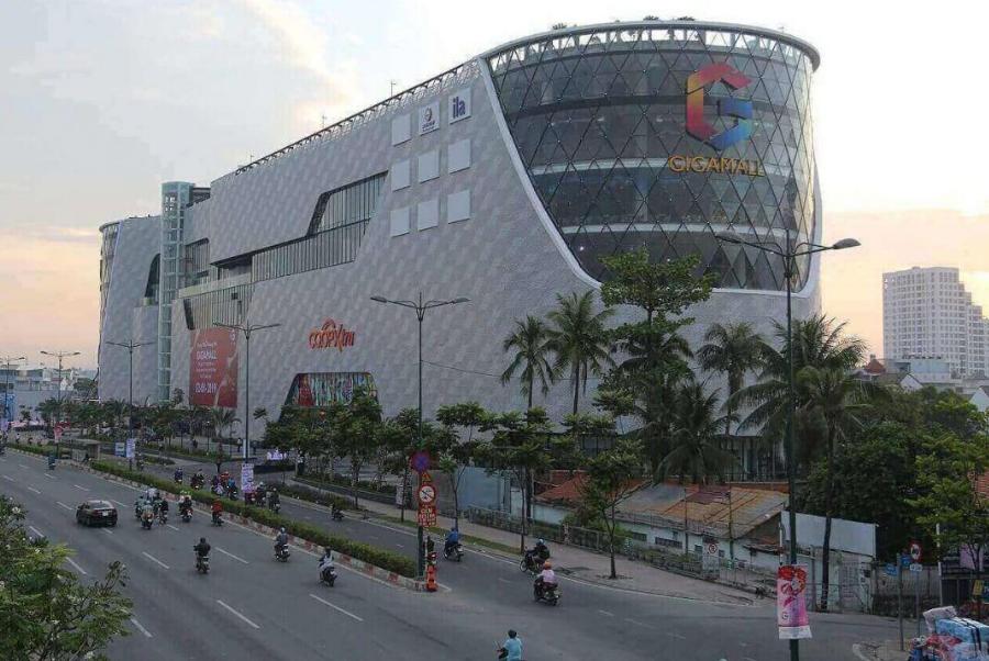 Khách hàng tận hưởng không gian tại Phúc Long Gigamall