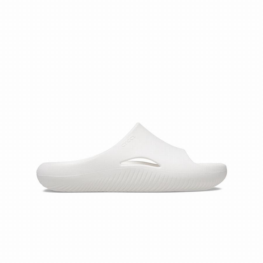 Không gian cửa hàng Crocs rộng rãi và hiện đại tại Parc Mall