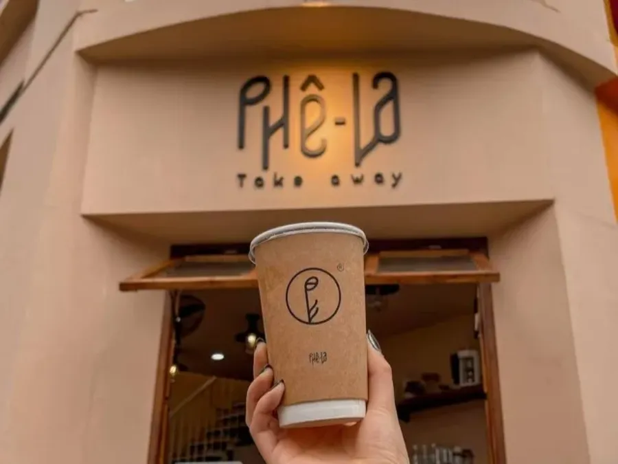 Không gian Mixue 67 Việt Hưng với thiết kế trẻ trung, năng động, phù hợp với giới trẻ và các bạn học sinh, sinh viên