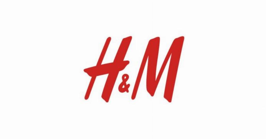 Không gian bên trong cửa hàng H&M Vincom Hạ Long rộng rãi, sáng sủa với các khu vực trưng bày quần áo, phụ kiện đa dạng