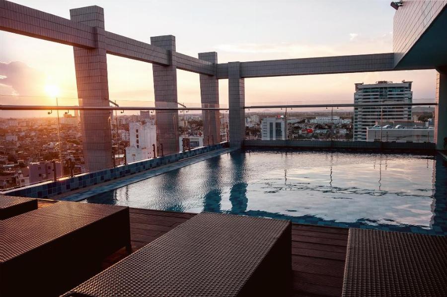 Hình ảnh khu vực phòng thử đồ tại H&M Vincom Hạ Long với nhiều cabin, gương soi và ánh sáng tốt