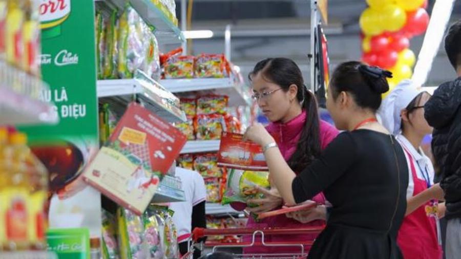 Khung cảnh mua sắm nhộn nhịp và hiện đại bên trong trung tâm thương mại Vincom Plaza Hạ Long gần khu vực cửa hàng Aristino