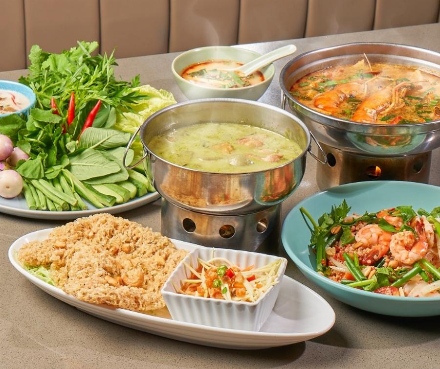 Nồi lẩu Thái Tom Yum hấp dẫn tại Chang Vạn Hạnh Mall với nước dùng đỏ au, đầy ắp hải sản, thịt bò và rau xanh tươi ngon.