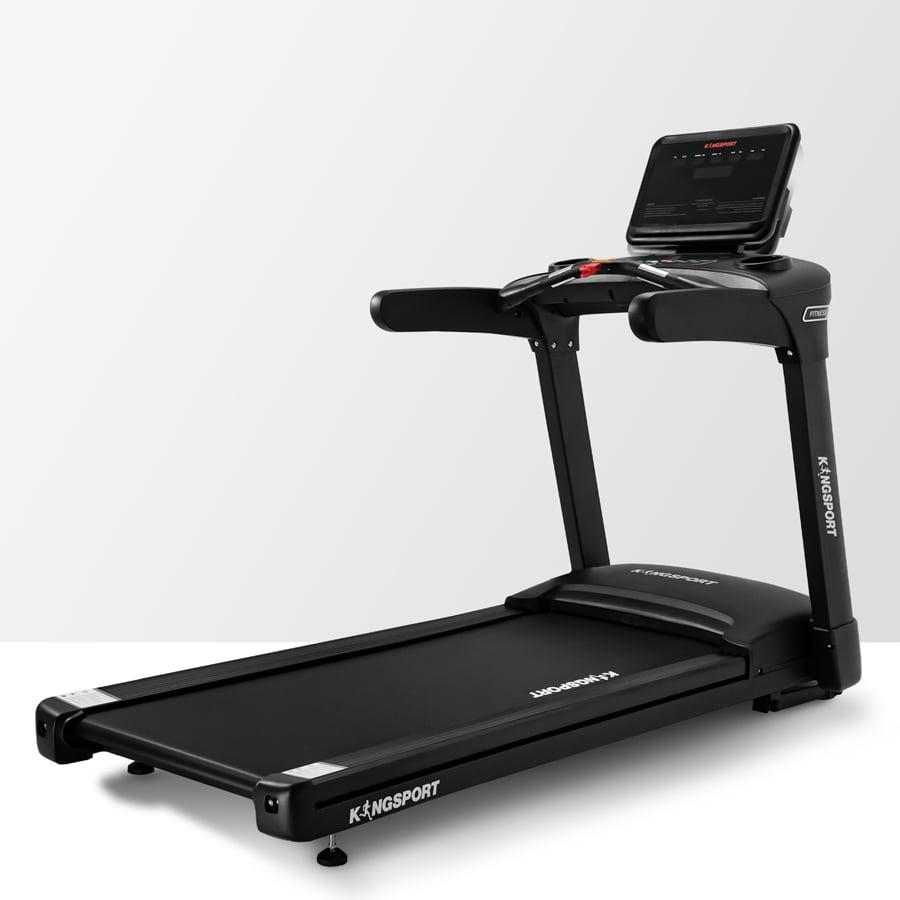 Người dùng đang tập luyện trên máy chạy bộ Kingsport tại showroom Quận 6