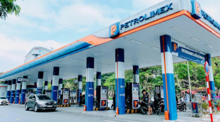 Nhân viên phục vụ tại Mixue 546 Lê Văn Việt