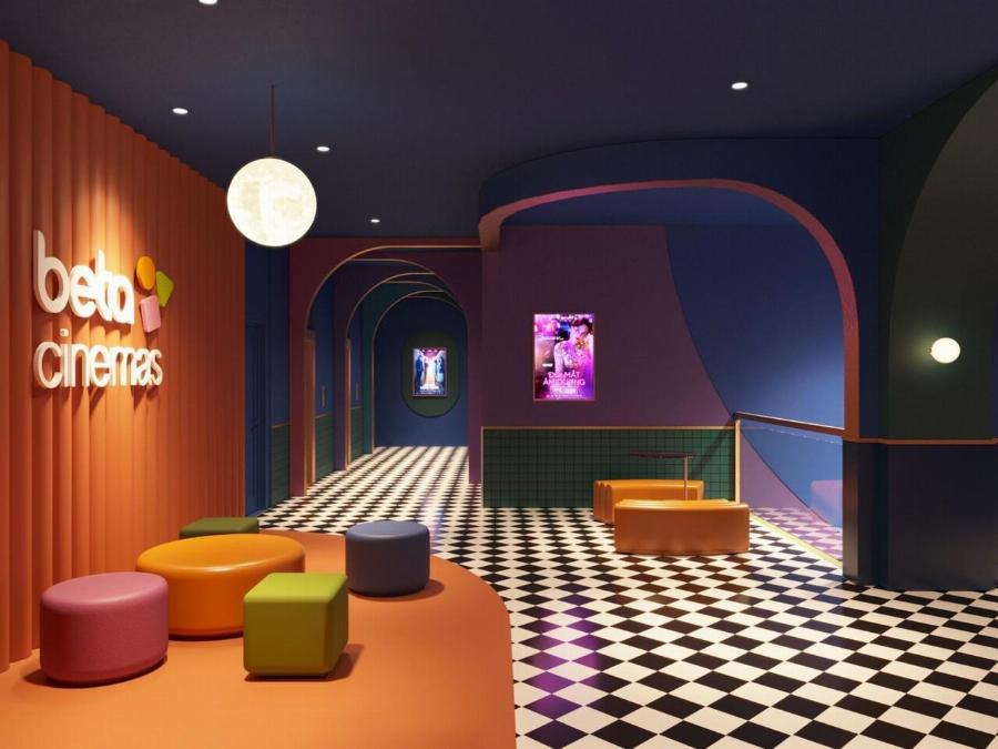 Bên trong phòng chiếu phim hiện đại tại cgv vincom quảng trị với màn hình lớn và ghế ngồi thoải mái