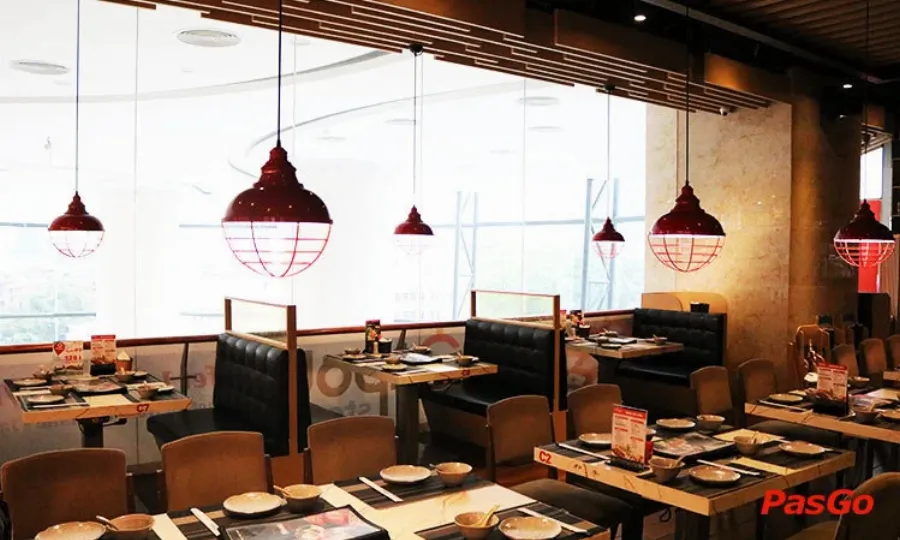 Khay rau nấm tươi xanh đa dạng dùng để nhúng lẩu tại Hotpot Story Vạn Hạnh Mall