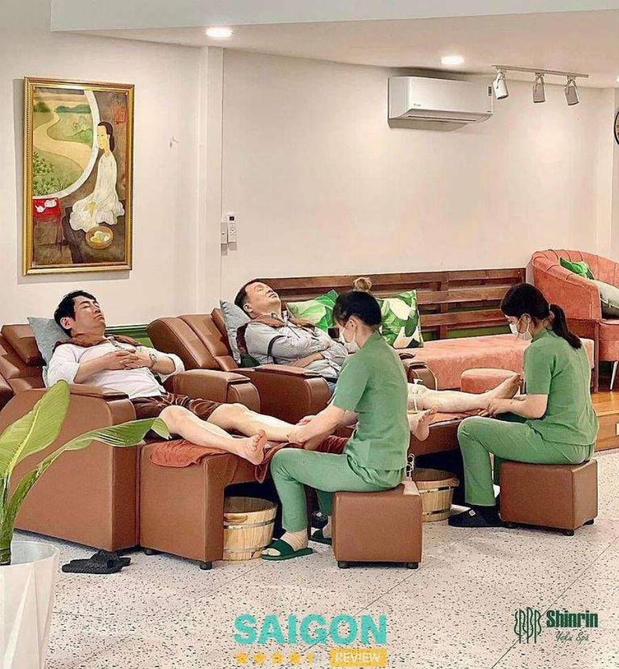 Shinrin Spa Quận 3 chăm sóc tóc với sản phẩm tự nhiên và liệu pháp chuyên sâu.