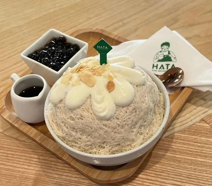 Bingsu dâu tây tại Sul Bing Cafe với dâu tây tươi và sốt dâu tây hấp dẫn