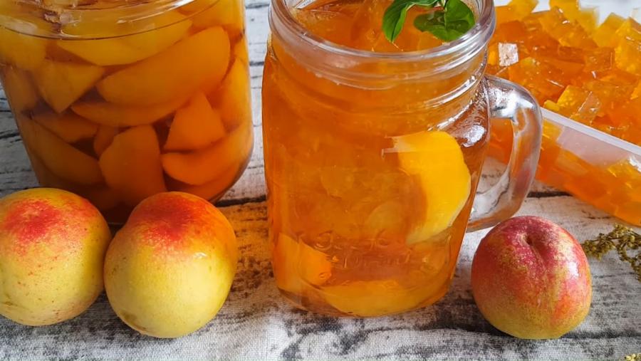 Trà đào Mixue giải khát ngày hè với đá và miếng đào tươi mát