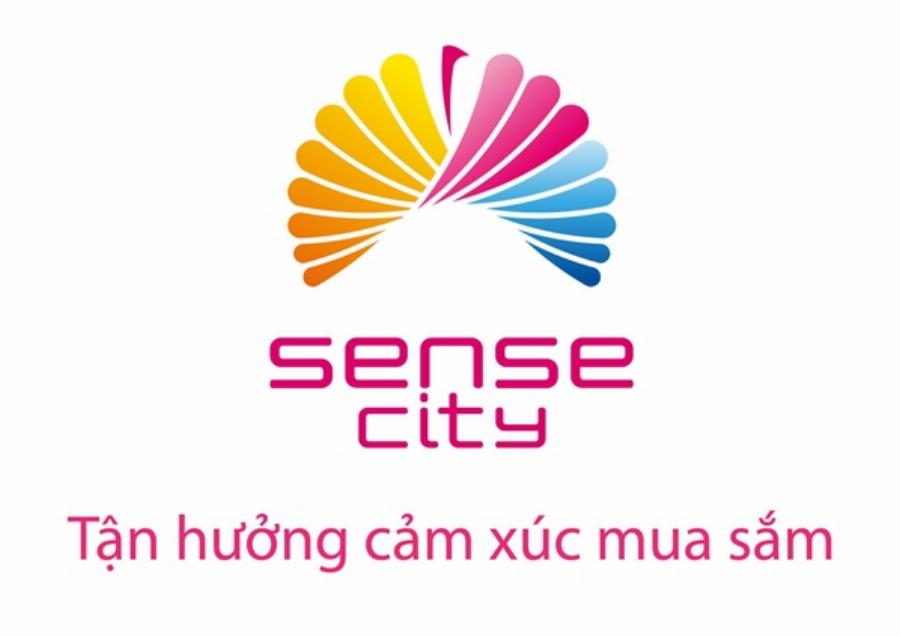 Khách hàng tận hưởng trải nghiệm mua sắm và giải trí đa dạng tại TTTM Sense City