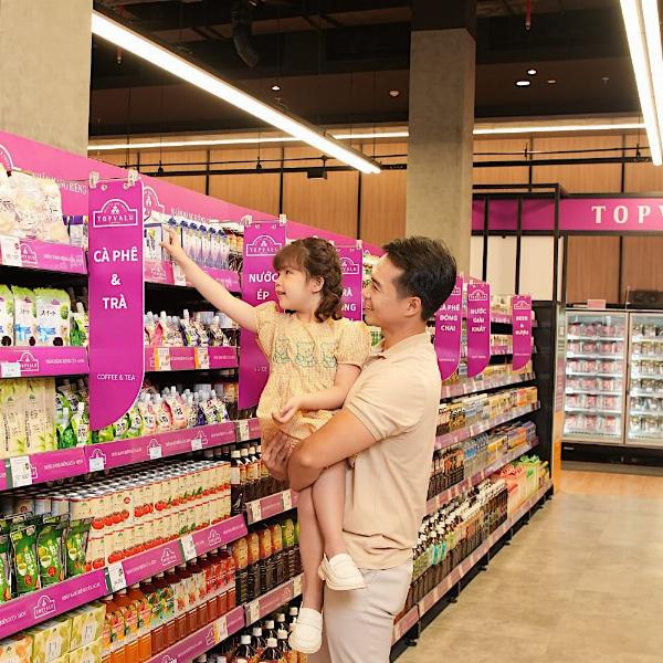 Không gian mua sắm rộng rãi và hiện đại bên trong Aeon Crescent Mall với các quầy hàng được sắp xếp khoa học