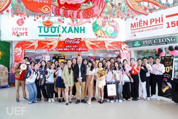 Bí quyết ứng tuyển thành công vào Lotte Mart Quận 11 với hình ảnh ứng viên tự tin và hồ sơ chuyên nghiệp