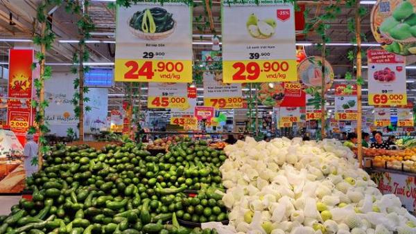 Hình ảnh các kệ hàng tiêu dùng nhanh đầy ắp sản phẩm, đa dạng thương hiệu tại MM Mega Market Nha Trang