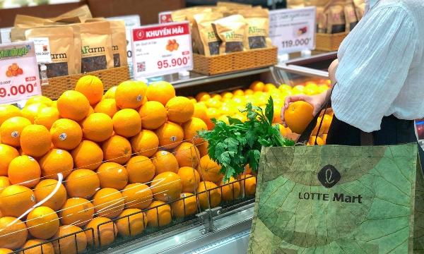 Hình ảnh khu thực phẩm tươi sống tại Lotte Mart Quận 11 với rau củ quả tươi ngon, thịt cá hải sản đảm bảo chất lượng trưng bày hấp dẫn.