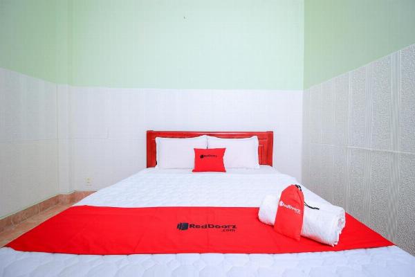 Hình ảnh khu vực xe đẩy hàng ngăn nắp và tiện lợi gần bãi đỗ xe MM Mega Market Nha Trang